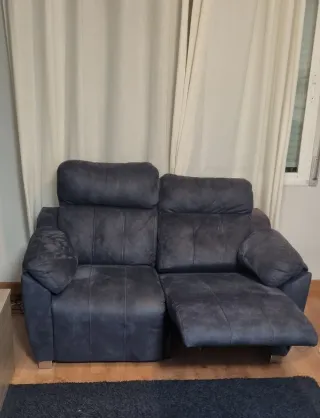 Sofá reclinable 2 plazas azul oscuro.