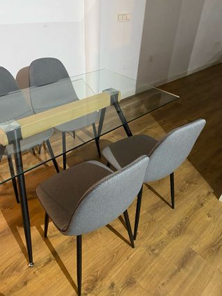 Mesa de comedor cristal y sillas