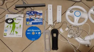 Nintendo Wii Console + Accessories + in regalo sd