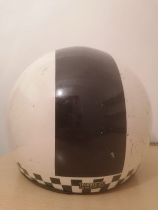 Casco BHR bianco e nero con visiera.