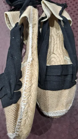 Espardeñas beige y negras