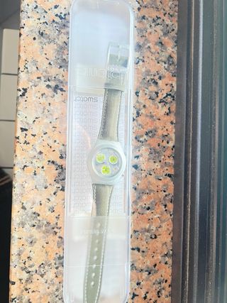 Swatch YMS4006 Velenoso
