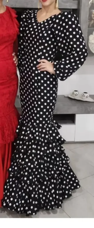 Traje de flamenca lunares blanco y negro