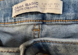 Vaqueros desgastados con detalles