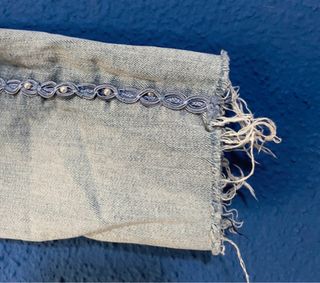 Vaqueros desgastados con detalles