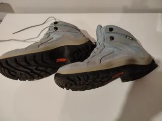 Botas de montaña Quechua azul y gris