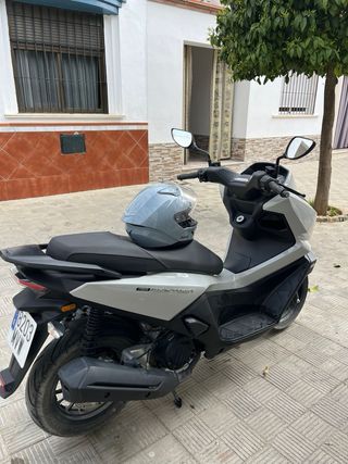 Kymco Scooter Gris y Negro 6500 kilómetros