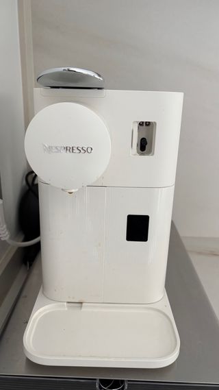 Nueva Cafetera Nespresso Latissima One white