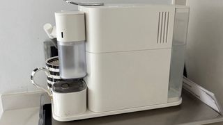 Nueva Cafetera Nespresso Latissima One white