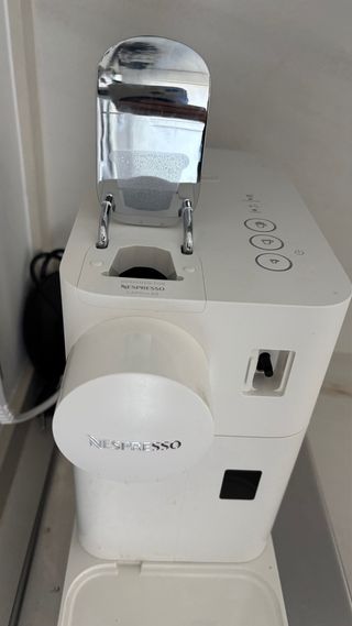 Nueva Cafetera Nespresso Latissima One white