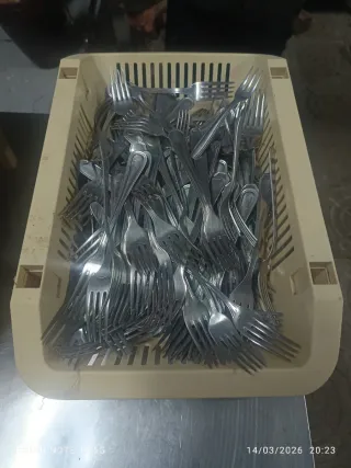 Lote de cubiertos de metal