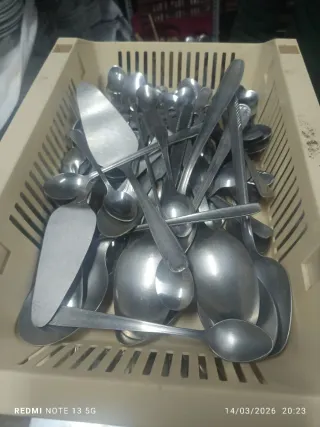 Lote de cubiertos de metal