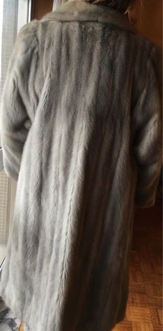 Casaco comprido cinzento claro