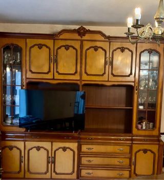 Mueble de salón madera y cristal