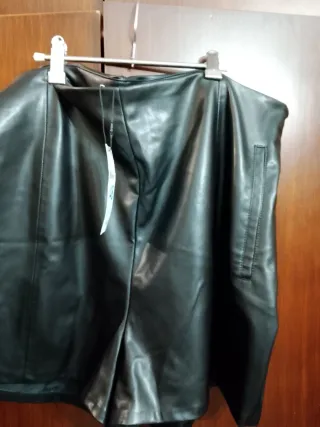 Bermudas efecto piel T48