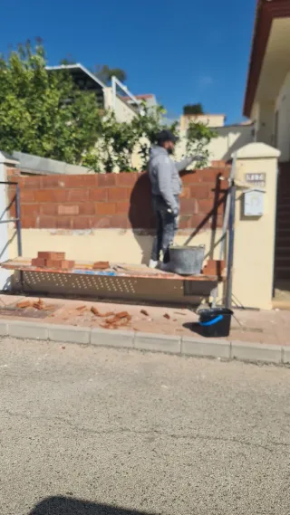 demolición y albañilería