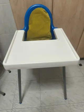 Trona bebé azul y blanca