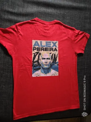 Camiseta UFC Roja Talla M hay tallas