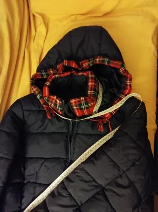 Abrigo largo acolchado con cuadros escoceses