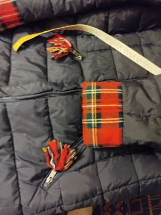 Abrigo largo acolchado con cuadros escoceses