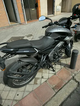 Bajaj Pulsar NS125 Negra/Gris año 2025 itv 2029
