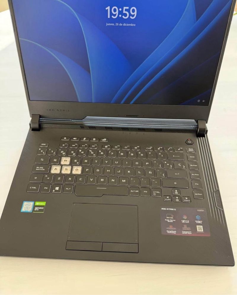 Asus ROG STRIX i7 16GB RAM 512GB SSD GTX1650
