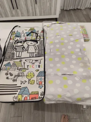 Mochila para carro Skip Hop gris (+ regalo)