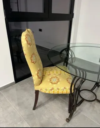 4 Sillas de comedor con estampado floral