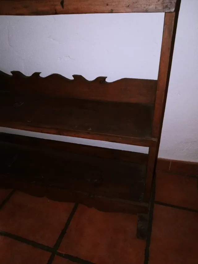 Estantería antigua