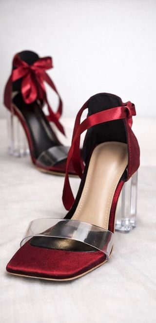 Tacones rojos elegantes