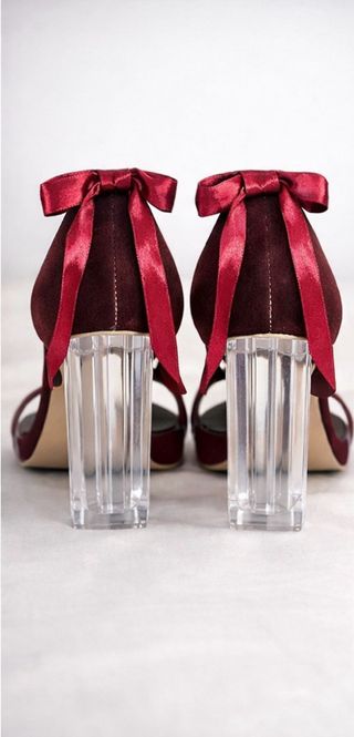 Tacones rojos elegantes