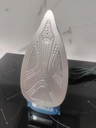 Plancha Rowenta azul