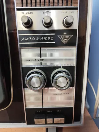 Televisor Antiguo años 70 en madera