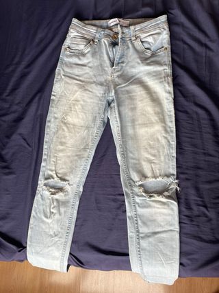 Pantalones vaqueros Bershka desgastados