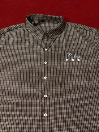 Camiseta de cuadros marrón talla M