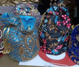 Borse bomboniere ricamate