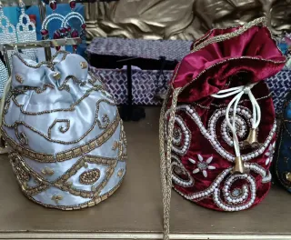 Borse bomboniere ricamate