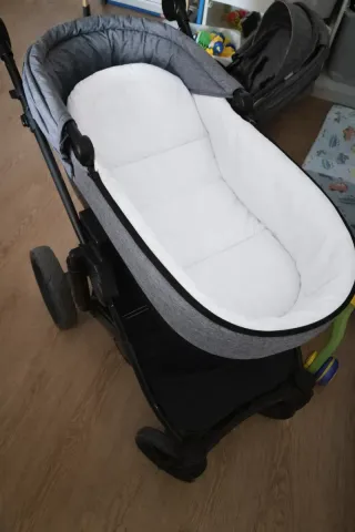 Carro y silla bebé Kinderkraft gris