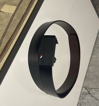 Cinturón Negro Hebilla Negra con Detalles Tricolor