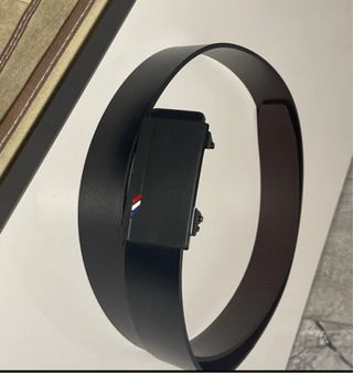 Cinturón Negro Hebilla Negra con Detalles Tricolor