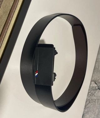 Cinturón Negro Hebilla Negra con Detalles Tricolor