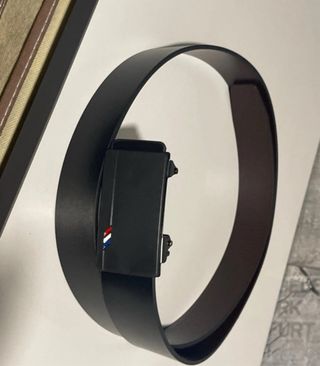 Cinturón Negro Hebilla Negra con Detalles Tricolor