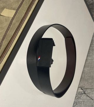 Cinturón Negro Hebilla Negra con Detalles Tricolor