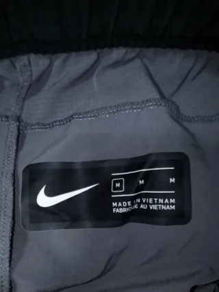 Shorts deportivos Nike grises