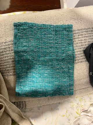 Top verde con blanco fruncido