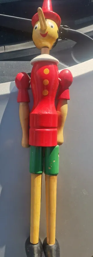 Pinocho de madera antiguo