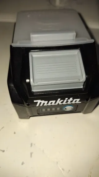 Batería Makita BL4040 40V XGT 4Ah