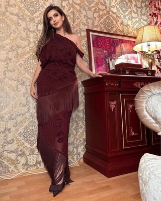 Vestido asimétrico flecos