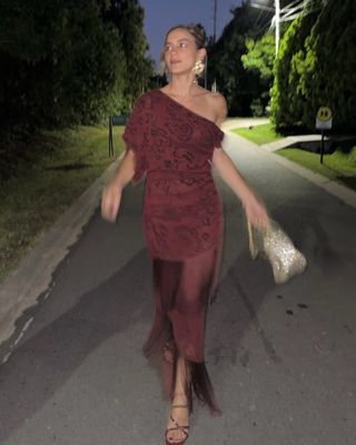 Vestido asimétrico flecos