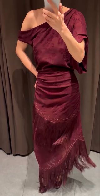 Vestido asimétrico flecos